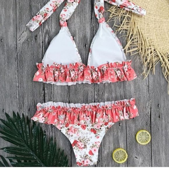 Cute Ruffle and Flower Bikini - Picture 4 of 4